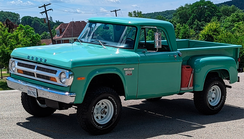 dodge-d-series-w-series-truck-history-1970-w100