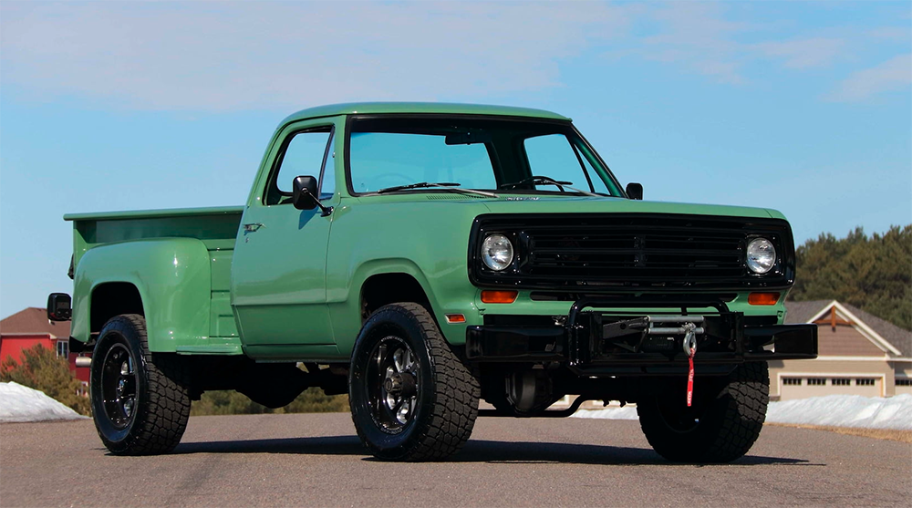 dodge-d-series-w-series-truck-history-1972-w100